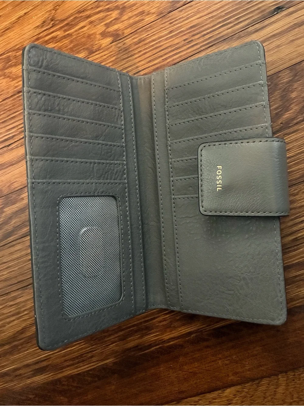 Fossil Women's Gray Logan RFID Leather Snap Wallet with Gold Logo, NWOT.